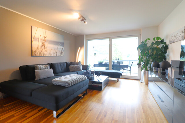 Feldkirch-Altenstadt: äußerst gepflegte Wohnung mit geräumiger Terrasse und 2 Tiefgaragen-Plätzen