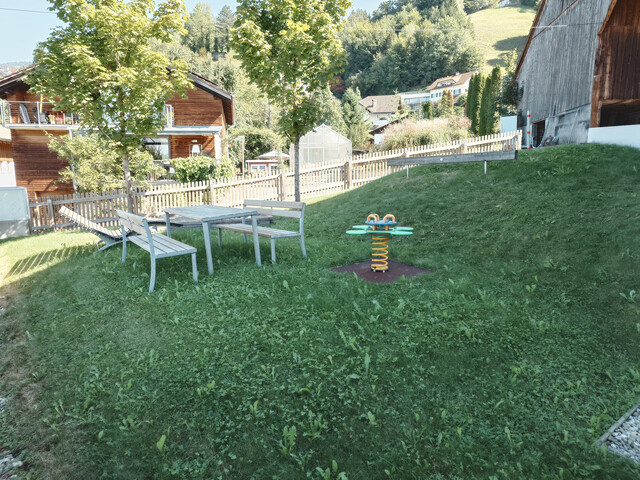 Hochwertige 3- Zimmer Gartenwohnung  mit 2 TG- Plätzen als Erstbezug zu vermieten