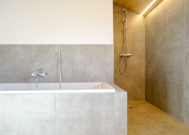 Exklusive 3- Zimmerwohnung mit Garten und Bergblick (Neubau)