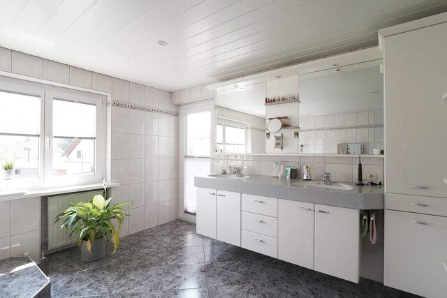 Raum für Ihr Familienglück: Wohnen, wo die Sonne zuhause ist – Haus mit flexibler Nutzung in Sulz