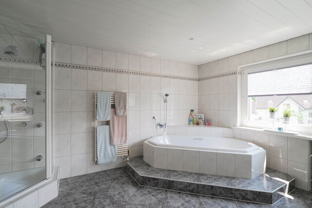 Raum für Ihr Familienglück: Wohnen, wo die Sonne zuhause ist – Haus mit flexibler Nutzung in Sulz