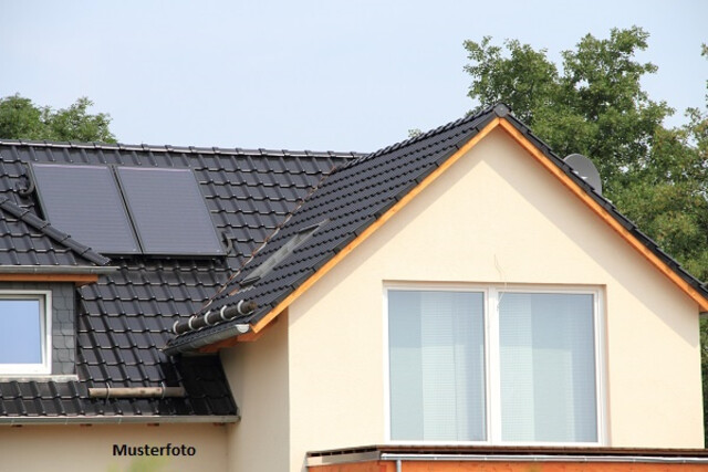 Einfamilienhaus mit unterkellerter Terrasse und Carport