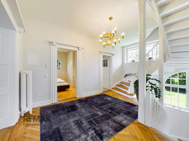 Ästhetische Villa am Stadtrand mit Park