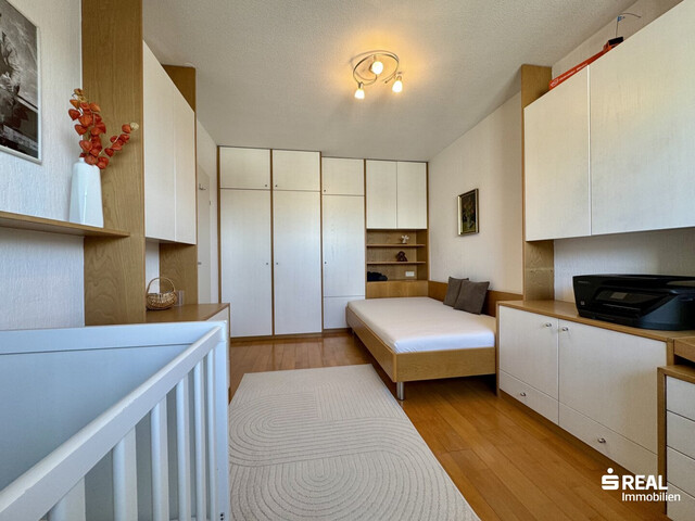 Charmante 3-Zimmer-Dachgeschosswohnung mit großem Wintergarten, Terrasse und Balkon