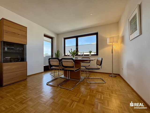 Charmante 3-Zimmer-Dachgeschosswohnung mit großem Wintergarten, Terrasse und Balkon