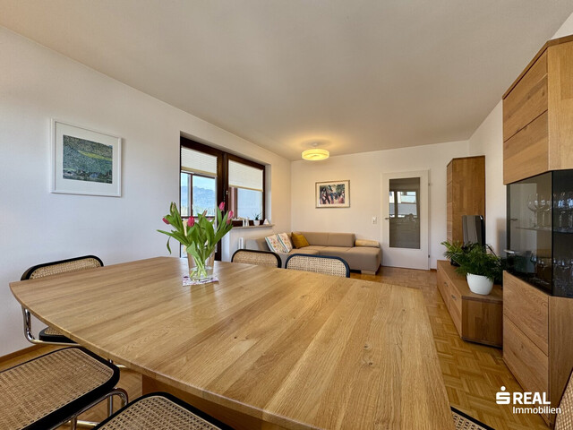 Charmante 3-Zimmer-Dachgeschosswohnung mit großem Wintergarten, Terrasse und Balkon