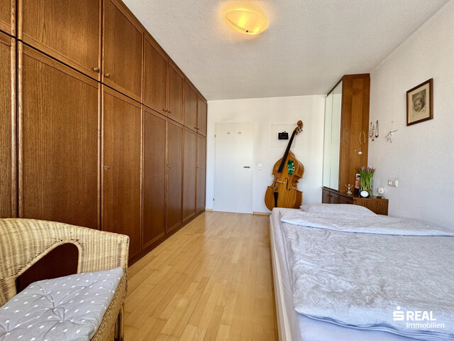 Charmante 3-Zimmer-Dachgeschosswohnung mit großem Wintergarten, Terrasse und Balkon