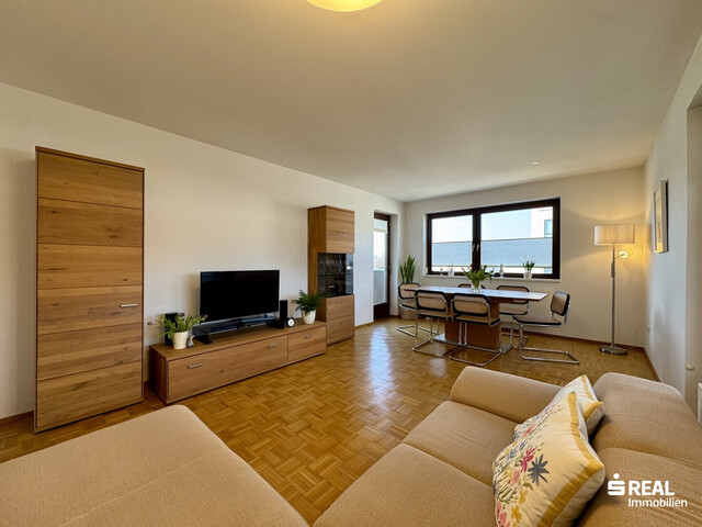 Charmante 3-Zimmer-Dachgeschosswohnung mit großem Wintergarten, Terrasse und Balkon