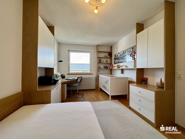 Charmante 3-Zimmer-Dachgeschosswohnung mit großem Wintergarten, Terrasse und Balkon