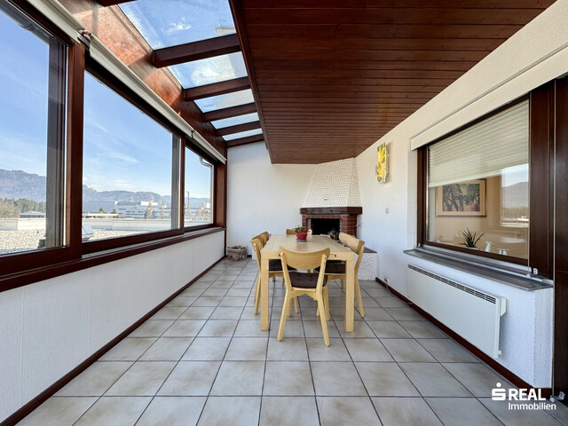 Charmante 3-Zimmer-Dachgeschosswohnung mit großem Wintergarten, Terrasse und Balkon