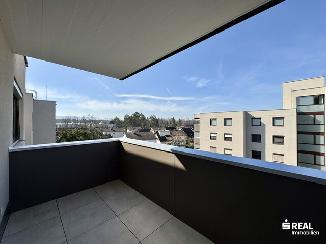 Charmante 3-Zimmer-Dachgeschosswohnung mit großem Wintergarten, Terrasse und Balkon