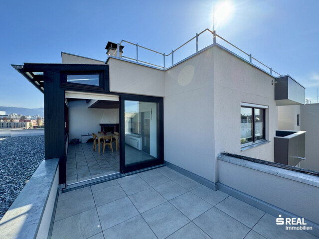 Charmante 3-Zimmer-Dachgeschosswohnung mit großem Wintergarten, Terrasse und Balkon