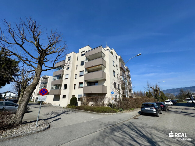 Charmante 3-Zimmer-Dachgeschosswohnung mit großem Wintergarten, Terrasse und Balkon