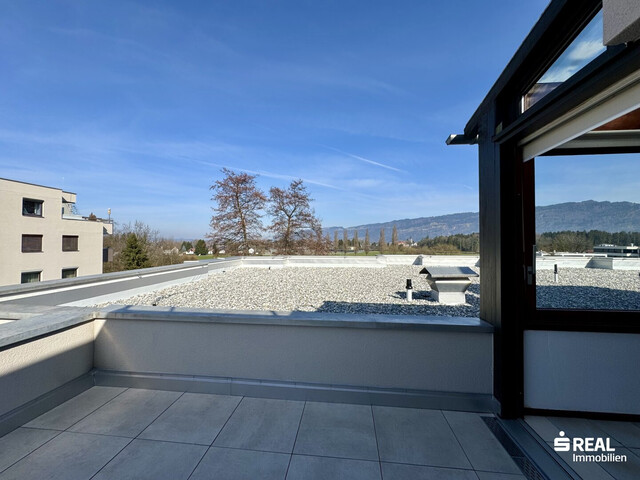 Charmante 3-Zimmer-Dachgeschosswohnung mit großem Wintergarten, Terrasse und Balkon