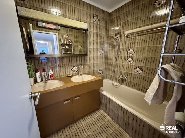 Charmante 3-Zimmer-Dachgeschosswohnung mit großem Wintergarten, Terrasse und Balkon