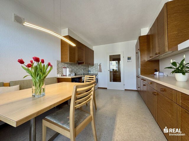 Charmante 3-Zimmer-Dachgeschosswohnung mit großem Wintergarten, Terrasse und Balkon