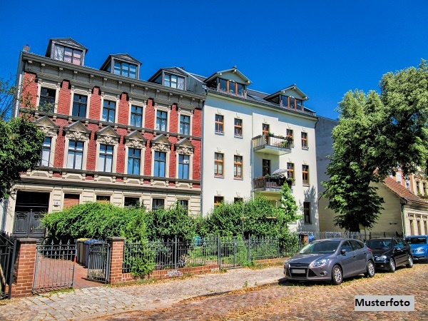 Historisches Anwesen mit Wohnhaus, Werkstattgebäude und großen Nutzflächen