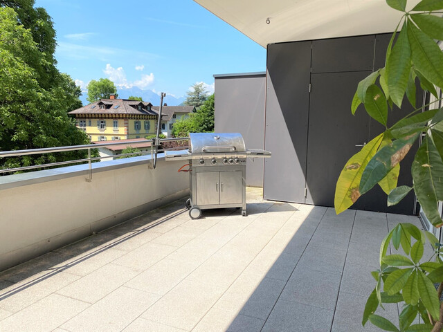 Beeindruckende 4 Zi.-Dachgeschosswohnung mit 2 TG-Stellplätzen & Erdwärme - Top Lage