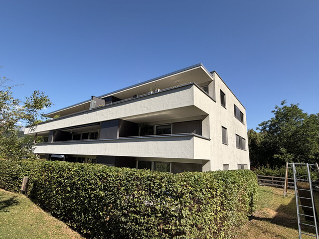 Beeindruckende 4 Zi.-Dachgeschosswohnung mit 2 TG-Stellplätzen & Erdwärme - Top Lage