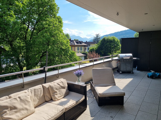 Beeindruckende 4 Zi.-Dachgeschosswohnung mit 2 TG-Stellplätzen & Erdwärme - Top Lage