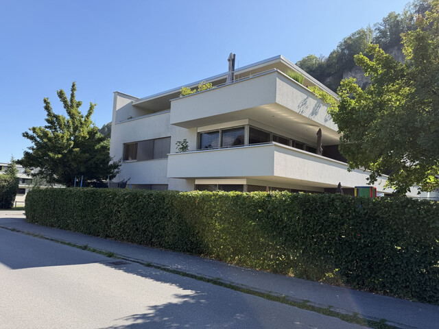 Beeindruckende 4 Zi.-Dachgeschosswohnung mit 2 TG-Stellplätzen & Erdwärme - Top Lage