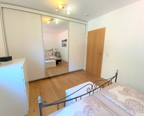 Beeindruckende 4 Zi.-Dachgeschosswohnung mit 2 TG-Stellplätzen & Erdwärme - Top Lage