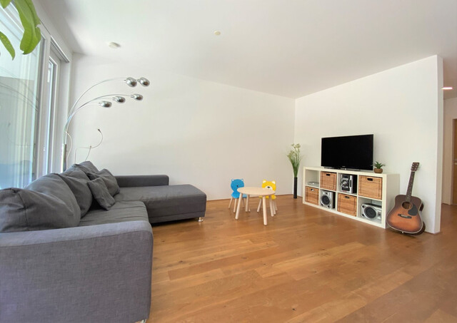 Beeindruckende 4 Zi.-Dachgeschosswohnung mit 2 TG-Stellplätzen & Erdwärme - Top Lage