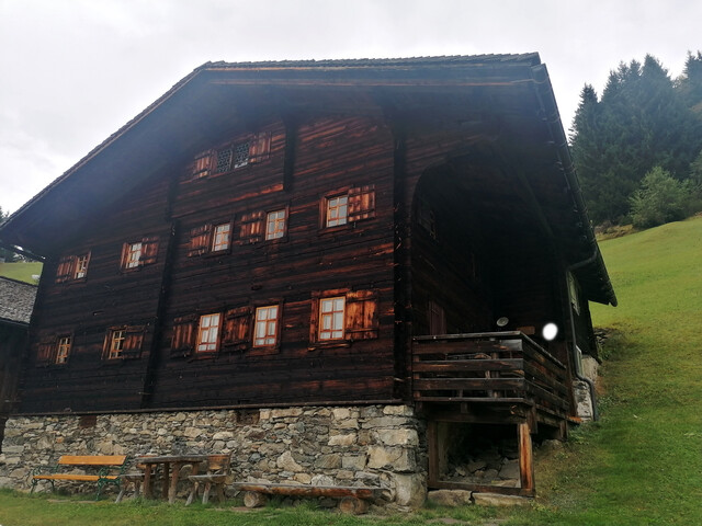 Nur für Landwirte: Geschichtsträchtiges Maisäß mit ca. 2,5 ha Umschwung