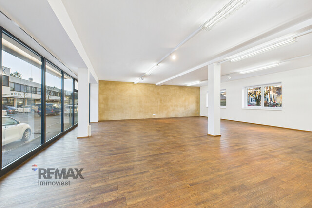 Büro oder Verkaufsraum – flexible Fläche mit beeindruckender Fensterfront