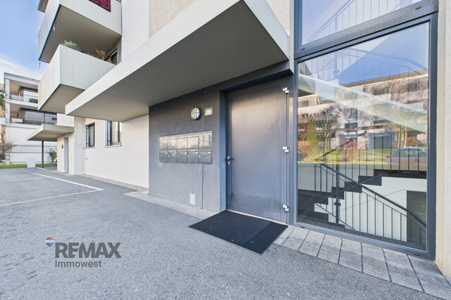 Büro oder Verkaufsraum – flexible Fläche mit beeindruckender Fensterfront