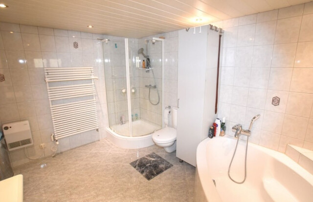 Zuhause mit Platz - Zweifamilienhaus in familienfreundlicher zentraler Lage  - (Privatverkauf ohne Provision)