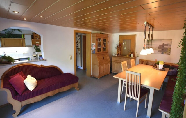 Zuhause mit Platz - Zweifamilienhaus in familienfreundlicher zentraler Lage  - (Privatverkauf ohne Provision)