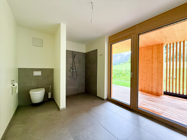 Gartenwohnung mit großer Terrasse, Garten & Garage!