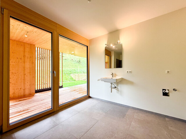 Gartenwohnung mit großer Terrasse, Garten & Garage!