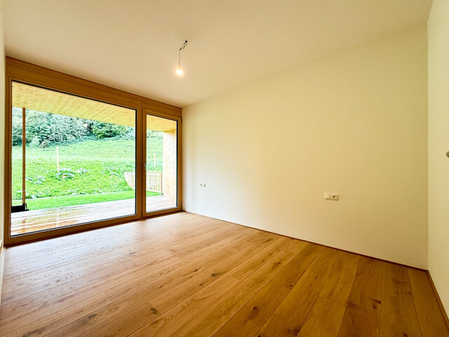 Gartenwohnung mit großer Terrasse, Garten & Garage!