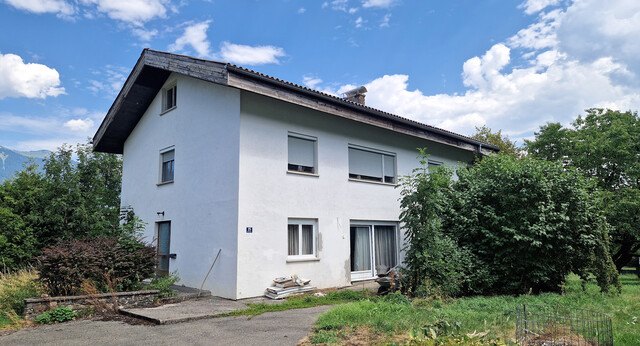Zweifamilienhaus mit Renovierungsbedarf zu verkaufen