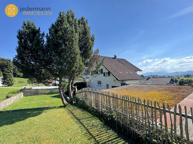 WOLFURT: CHARMANTES HAUS MIT GROSSEM GRUNDSTÜCK, WALDFLÄCHE UND SCHÖNER AUSSICHT