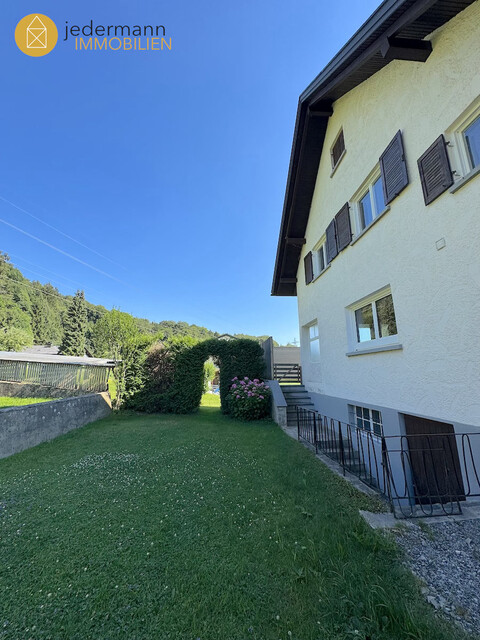WOLFURT: CHARMANTES HAUS MIT GROSSEM GRUNDSTÜCK, WALDFLÄCHE UND SCHÖNER AUSSICHT