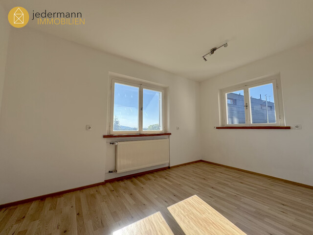 WOLFURT: CHARMANTES HAUS MIT GROSSEM GRUNDSTÜCK, WALDFLÄCHE UND SCHÖNER AUSSICHT