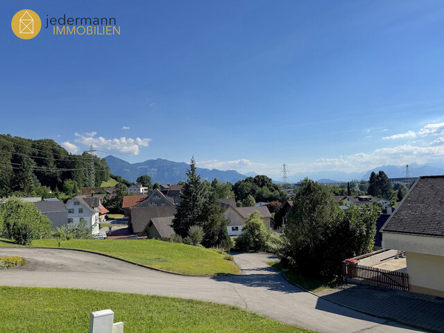 WOLFURT: CHARMANTES HAUS MIT GROSSEM GRUNDSTÜCK, WALDFLÄCHE UND SCHÖNER AUSSICHT