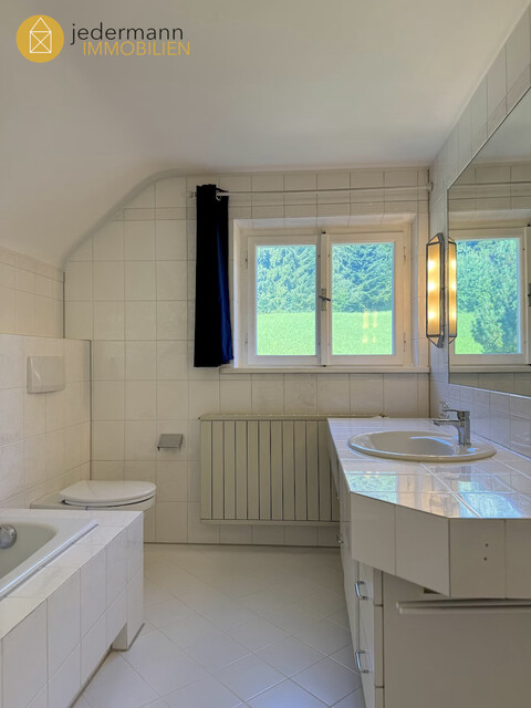 WOLFURT: CHARMANTES HAUS MIT GROSSEM GRUNDSTÜCK, WALDFLÄCHE UND SCHÖNER AUSSICHT