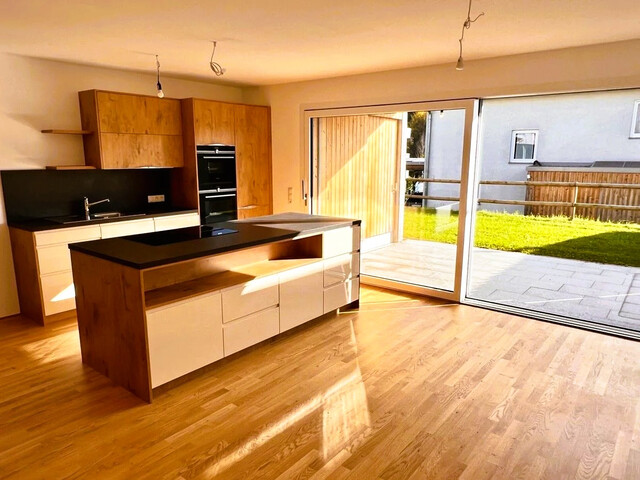 Modernes Reihenhaus in Dornbirn-Knie – Ruhige Lage mit Naturanschluss, Carport mit Abstellraum & zusätzlichem Stellplatz 