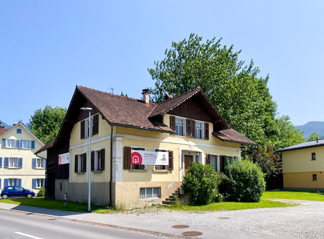 Grundstück in bester Lage in Altach - mit Altbestand!