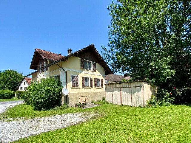 Grundstück in bester Lage in Altach - mit Altbestand!