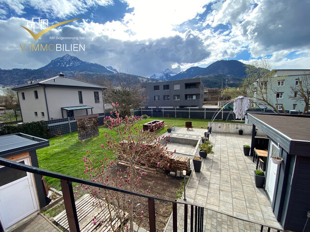 Sonniges Zweifamilienhaus mit gewerberechtlicher Werkstatt und Luxus-Garten