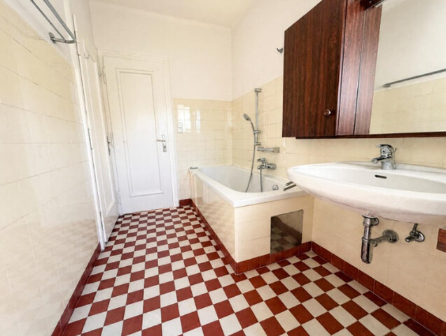 Inspirierende 4,5 Zimmer Altbauwohnung mit Garage, Garten und Balkon