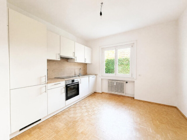 Inspirierende 4,5 Zimmer Altbauwohnung mit Garage, Garten und Balkon