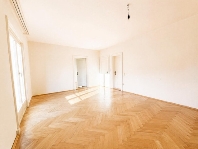 Inspirierende 4,5 Zimmer Altbauwohnung mit Garage, Garten und Balkon