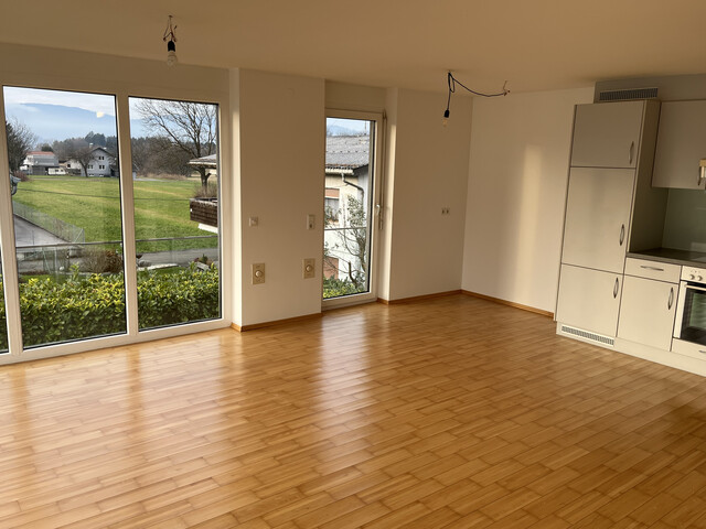 Terrassenwohnung 60m² mit 43 m² Terrasse, 4,5 m² Abstellraum, Parkplatz und Carport.